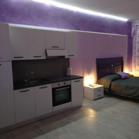 Alloggio Viola Nel Cuore Di Soriano โซเรียโน เนล ชีมีโน ภายนอก รูปภาพ