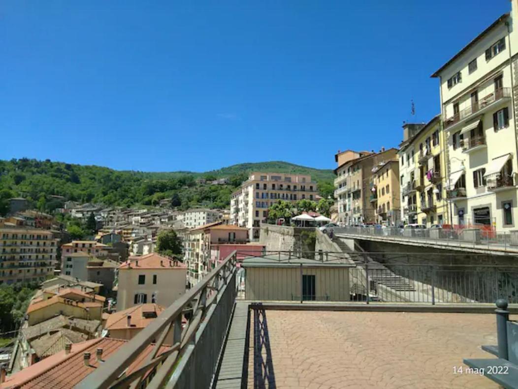 Alloggio Viola Nel Cuore Di Soriano โซเรียโน เนล ชีมีโน ภายนอก รูปภาพ