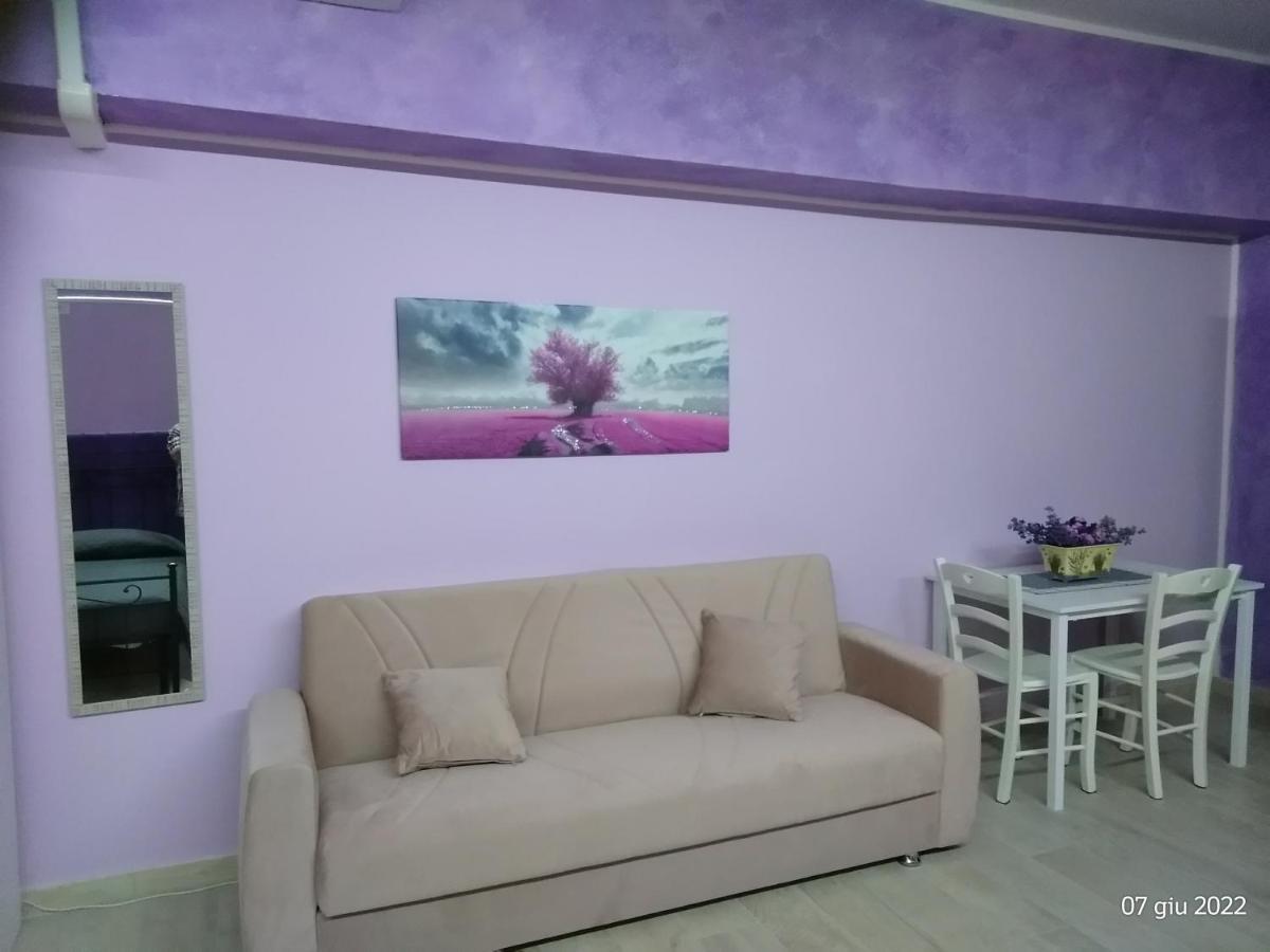 Alloggio Viola Nel Cuore Di Soriano โซเรียโน เนล ชีมีโน ภายนอก รูปภาพ