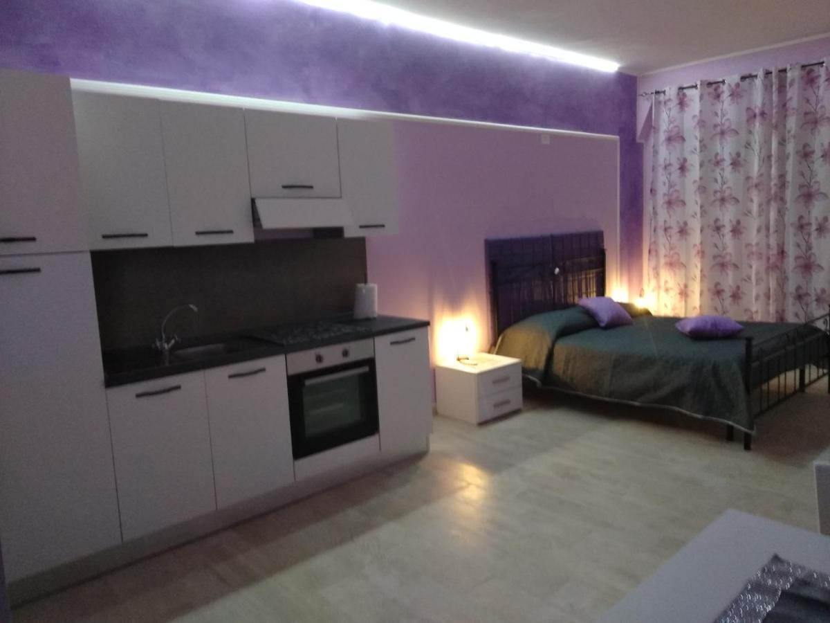 Alloggio Viola Nel Cuore Di Soriano โซเรียโน เนล ชีมีโน ภายนอก รูปภาพ