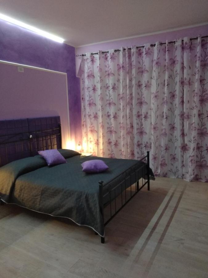 Alloggio Viola Nel Cuore Di Soriano โซเรียโน เนล ชีมีโน ภายนอก รูปภาพ