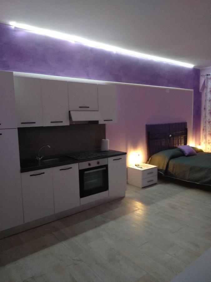 Alloggio Viola Nel Cuore Di Soriano โซเรียโน เนล ชีมีโน ภายนอก รูปภาพ